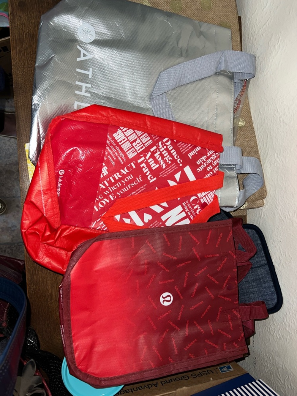 Housewares not mystery box KitchenAid, Tupperware, Lululemon - Picture 4 of 7